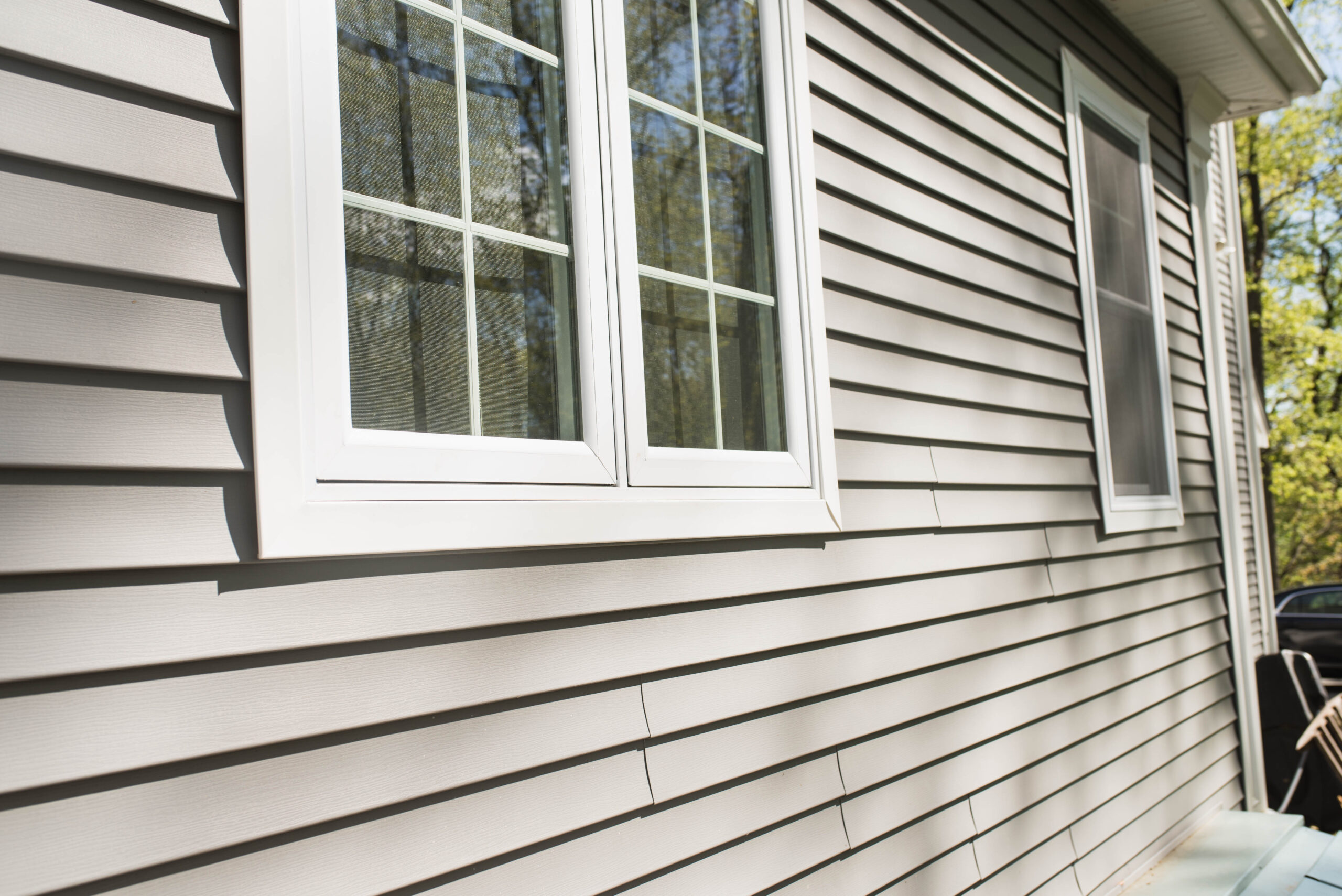 Vinyl,Siding,On,House,With,Window,Frames